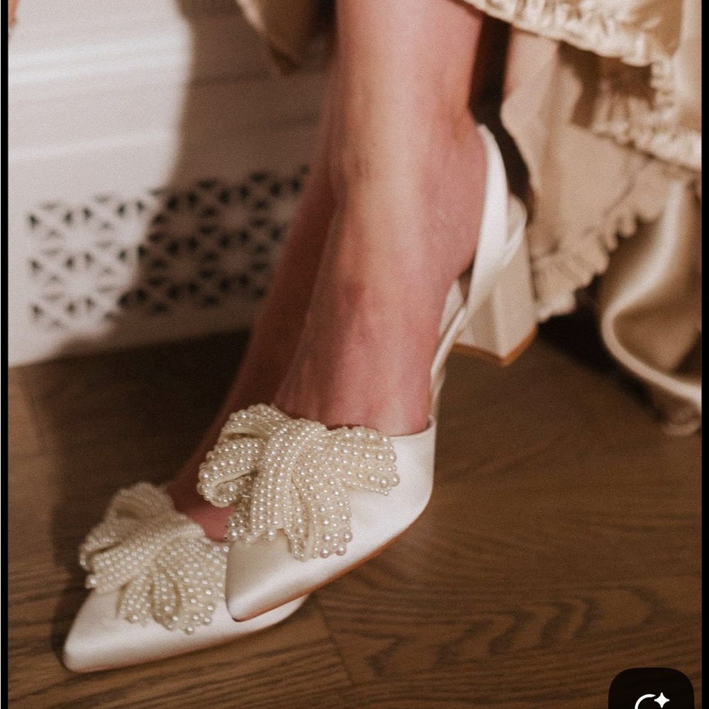 New in Box Ivy City Co Eloise Pearl Bow Block Heel